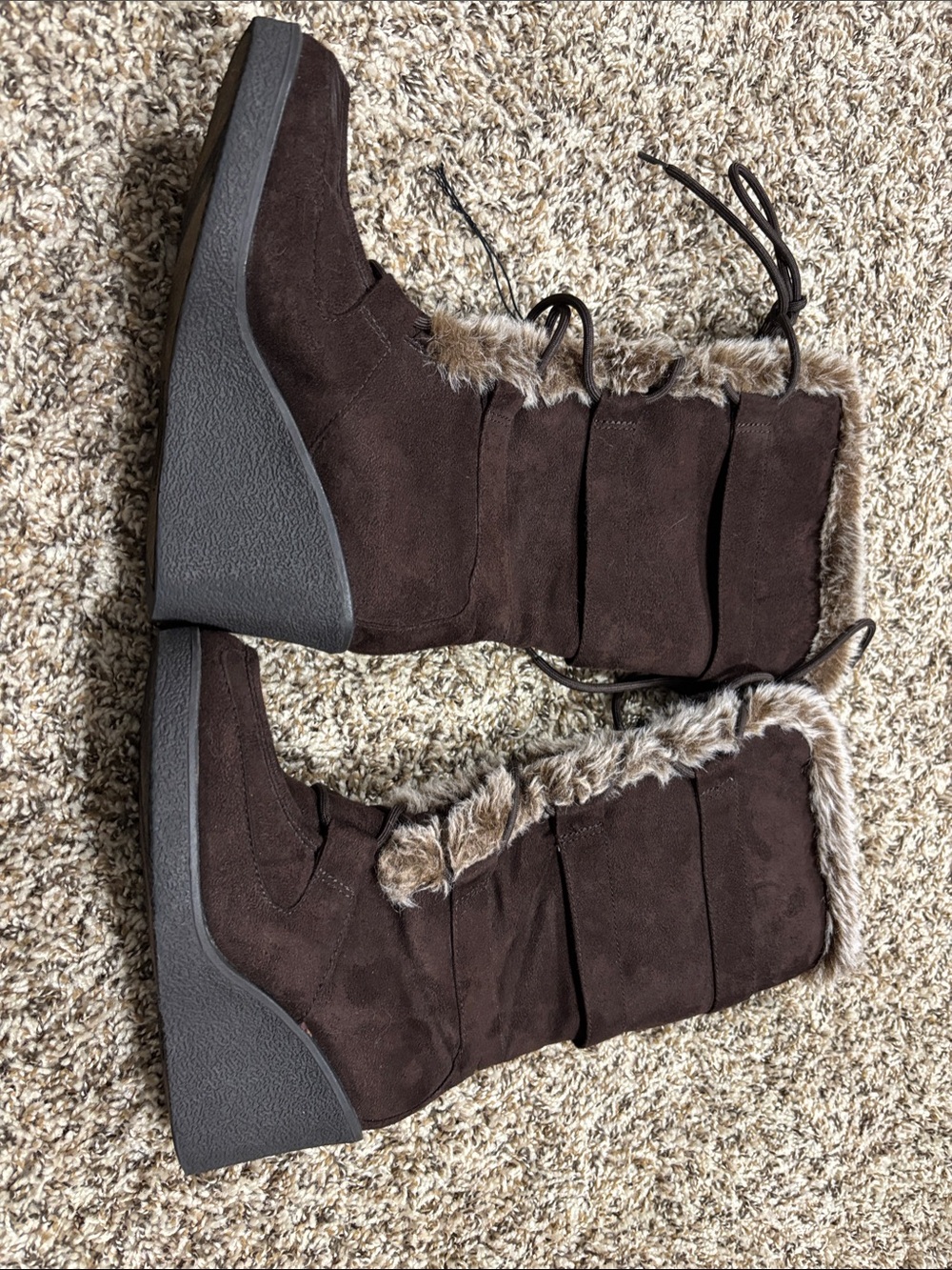 NWOT American Eagle Mukluk Wedge Boots Womens 7 Brown Faux Suede Fur Y2K Sherpa